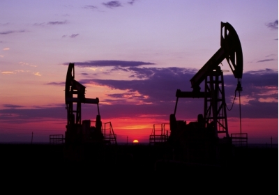 Цены на нефть стабильны, трейдеры оценивают перспективы глобального спроса
