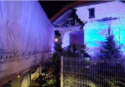 У Польщі українець на вантажівці в'їхав у житловий будинок