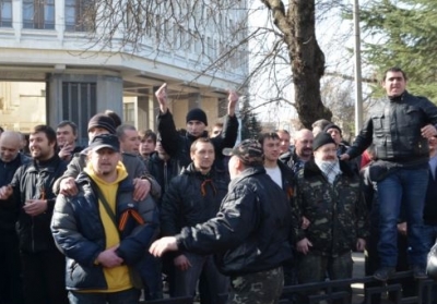 Російські націоналісти напали на учасників мітингу проти сепаратизму у Криму