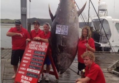 Новозеландка поймала крупнейшего в мире тунца