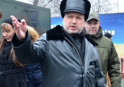 Турчинов виступає за заборону будь-яких переміщень товарів на Донбас