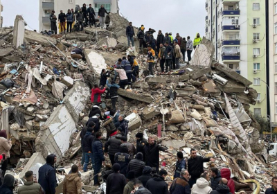 У Туреччині потужний землетрус: кілька сотень загиблих і більше 2 тисяч поранених
