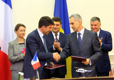 Україна і Франція підписали контракт на придбання 55 вертольотів