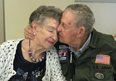 Історія дня: Ветеран зі США 75 років зберігав фото дівчини, з якою познайомився у Франції під час війни