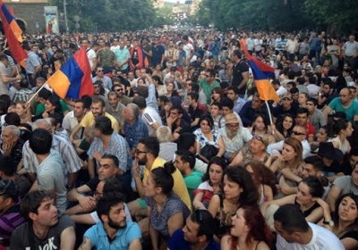 Протести у Вірменії ширяться іншими містами країни, - відео