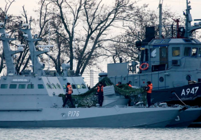 ФСБ обшукала захоплені в Азовському морі українські судна
