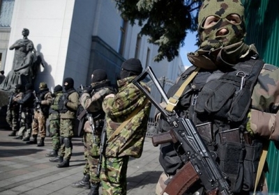 Федеральная служба безопасности России вооружает симферопольцев автоматами АК-74, - МИД 