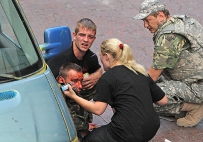 В Києві біля Українського дому пролунав вибух: є поранені, - фото, відео