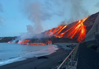 Вулкан на Канарах: другий потік лави досяг Атлантичного океану