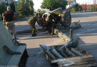Оплотівці ведуть обстріл з центру Шахтарська, прикриваючись живим щитом, - фото