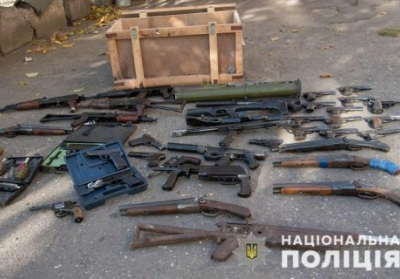Украинцы за три недели сдали в полицию почти 4,5 тыс. единиц оружия