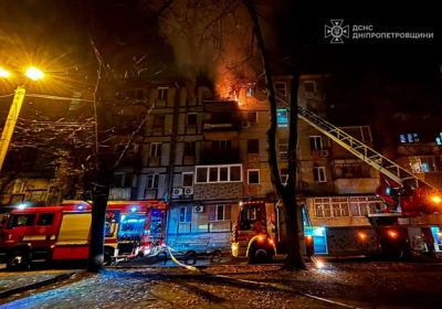 росіяни вдарили по передмістю Дніпра: Палають житлові будинки, є загиблі