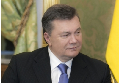 Янукович може подорожувати світом, розшук не проводиться, - адвокат
