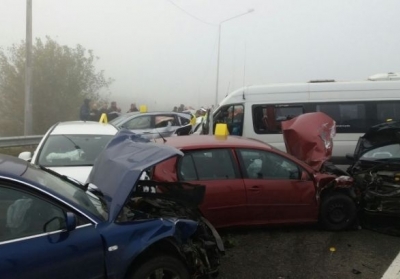В Румынии из-за тумана столкнулись 29 авто: три человека погибли