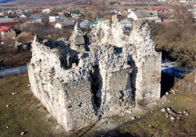На Закарпатье показали первоначальный вид Середнянского замка