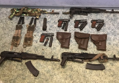На Житомирщині двоє чоловіків торгували зброєю з військової частини
