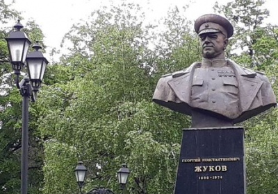 УІНП відповів Зеленському: пам’ятник Жукову мав бути знесений, правової колізії немає