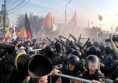 Марш опозиції у Москві завершився сутичками з поліцією (відео)