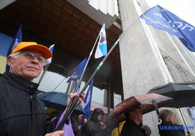 У центрі Києва пройшов нечисельний мітинг до Дня праці
