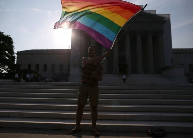 Верховний суд у США визнав порушення прав гей-пар