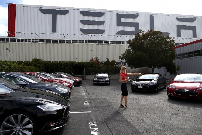 Tesla Motors обіцяє створити перші безпілотні електромобілі через п'ять років