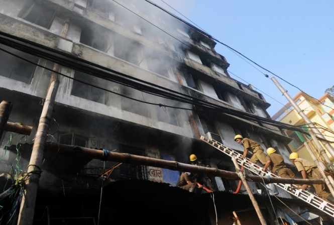 В Індії у торговому центрі згоріли 13 людей (відео)