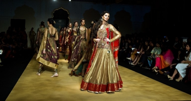 Справжня східна розкіш: як одягаються індійські наречені