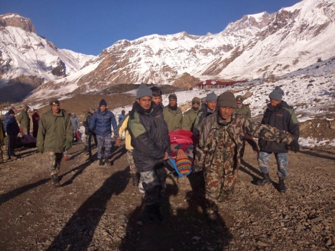 В Непале из-за лавины погибли 23 человека и свыше 85 пропали без вести
