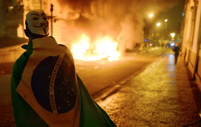 Бразилійці проти футболу: у країні протестують проти витрат на Чемпіонат світу-2014 (відео)