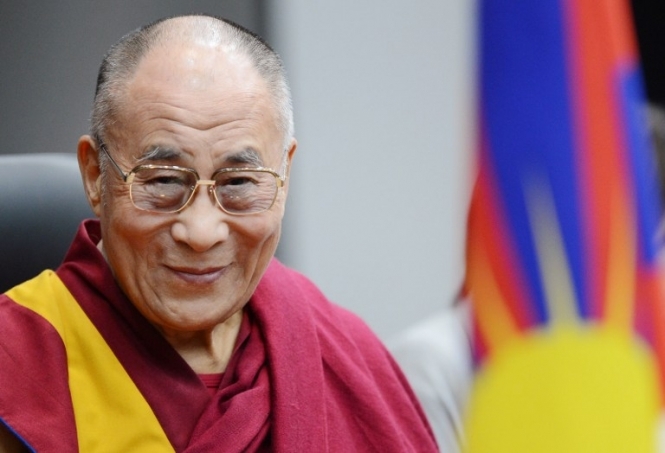 У демократичній країні народ має право зняти того лідера, якого обрав, - Далай-лама про Євромайдан (відео)