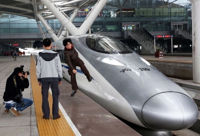 У Китаї запрацювала найдовша високошвидкісна залізниця у світі 