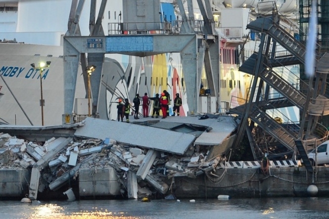 У Генуї судно врізалося у диспетчерську вежу: троє осіб загинули