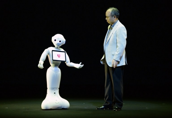 Японская компания Softbank представила робота, способного выражать эмоции 