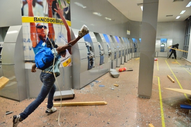 В Бразилії анархісти розгромили автовокзал