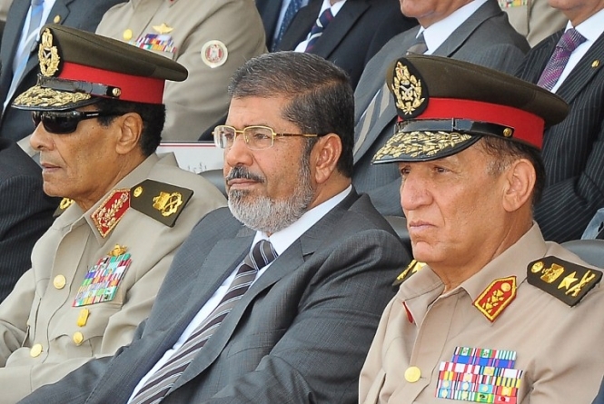 Екс-президенту Єгипту продовжили термін арешту
