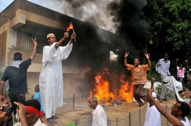 Ісламісти напали на посольства Німеччини та Британії у Судані