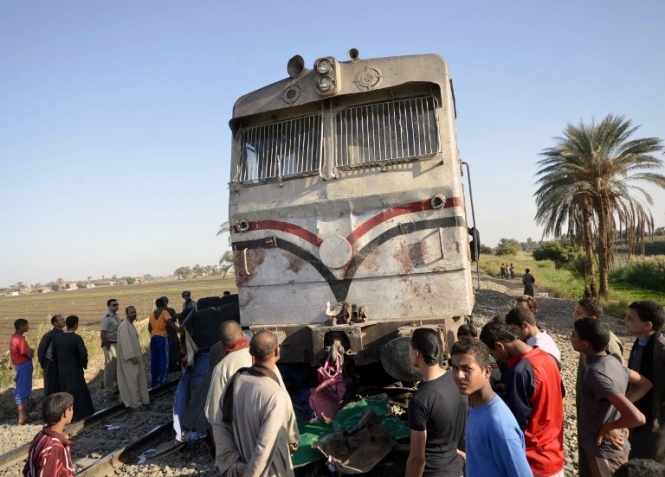 У Єгипті від зіткнення автобусу з потягом загинуло 47 дітей