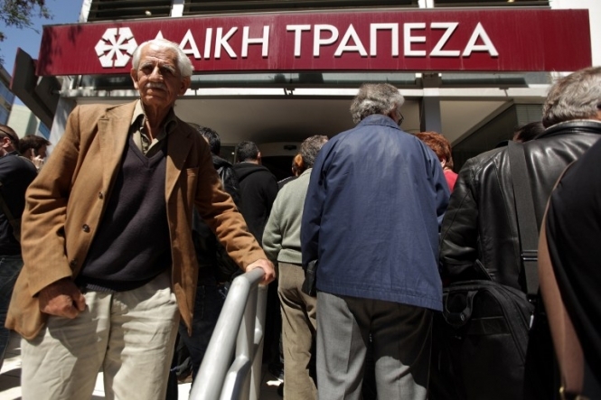Першими за грошима до кіпрських банків прийшли пенсіонери