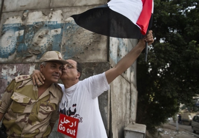 Армія Єгипту пообіцяла поважати право людей на протести