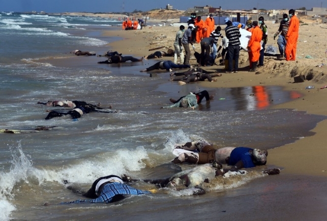 Вблизи Ливии затонула лодка с десятками беженцев
