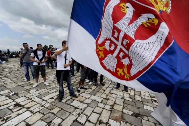 Чому Сербія вже рік живе без герба