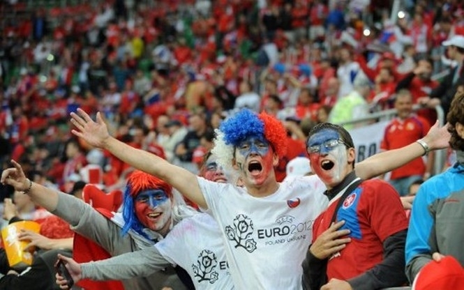 УЄФА присоромив Росію за її вболівальників у Польщі