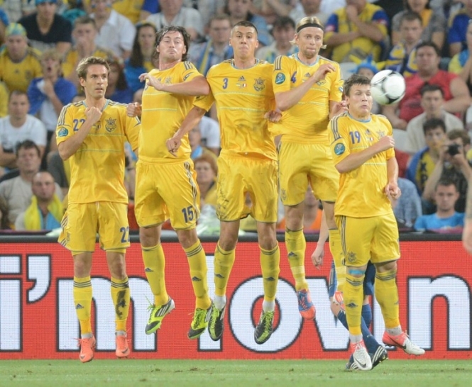 Через перебір жовтих на гру проти французів можуть не вийти 10 гравців збірної України