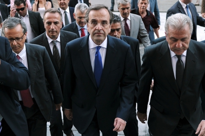 Новий уряд Греції обіцяє урізати собі зарплати і протриматись чотири роки