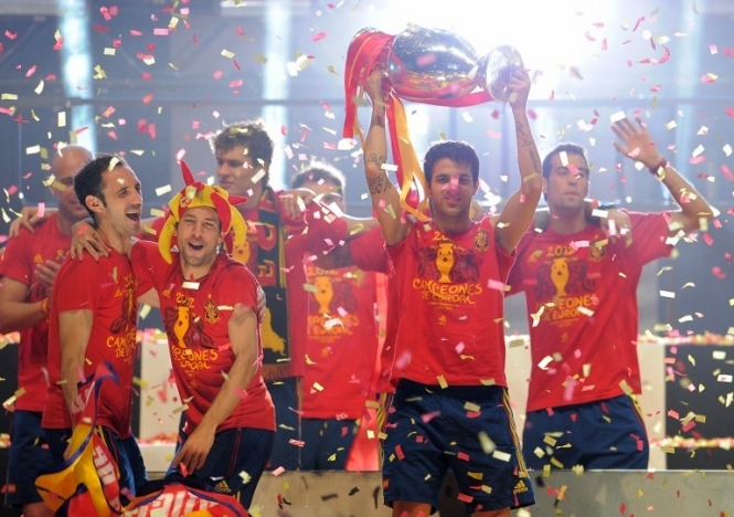 Іспанія святкує: футболісти-чемпіони повернулися додому