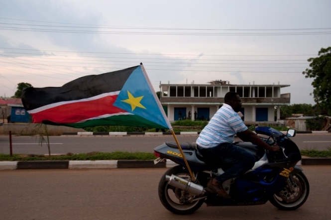 У Південному Судані першу річницю незалежності відзначили танцями і співами