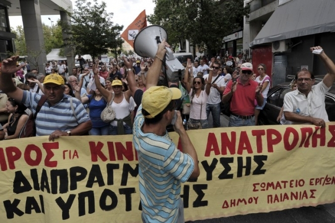 Парламент Греції голосуватиме за економію у розпал загального страйку