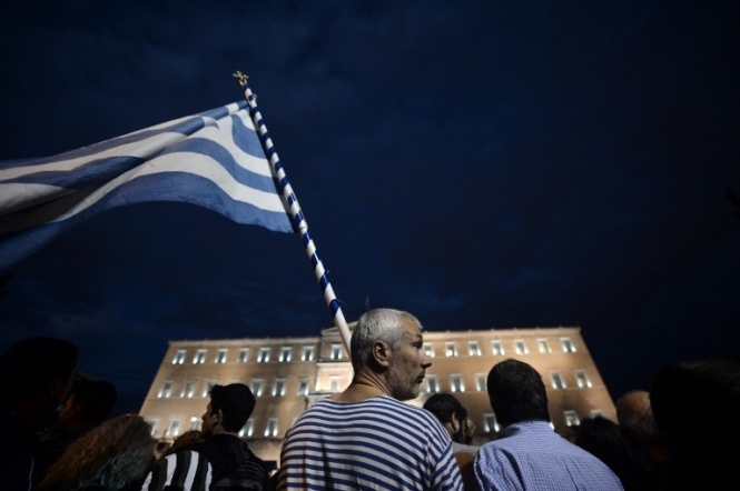 У Греції знову збільшать податки і уріжуть пенсії