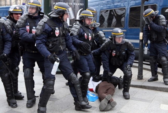 У Франції поліція затримала 56 противників одностатевих шлюбів