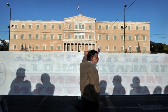 Сегодня в Греции временное правительство приняло присягу